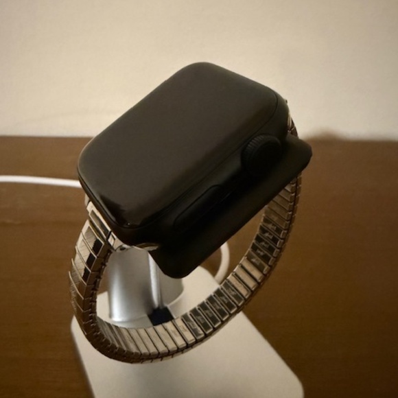 NEW Expandable Apple Watchband - Stainless Steel / 11mm wide main image 5